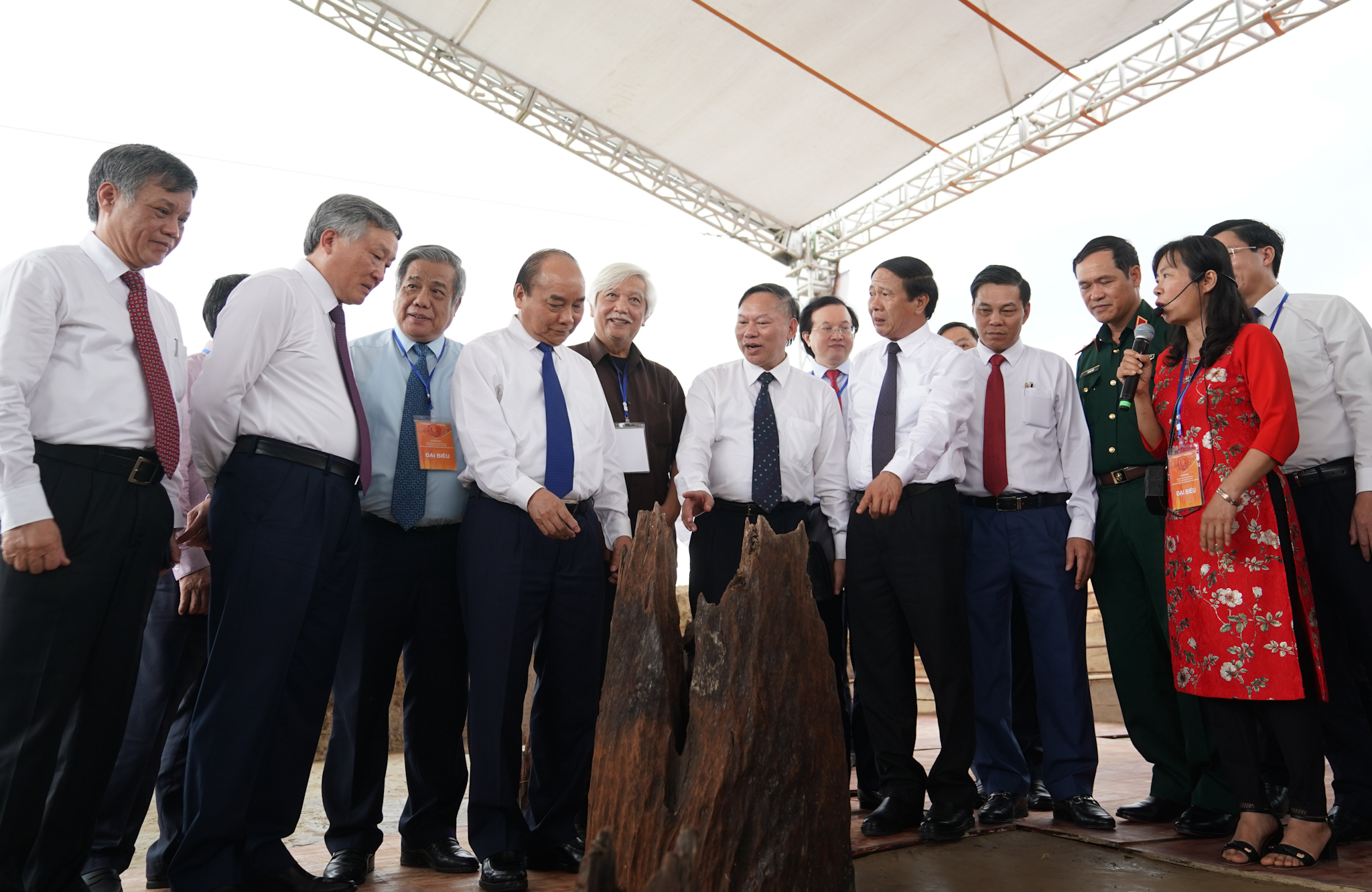 The Prime Minister attended the inauguration ceremony of the intersection project on the Binh Bridge