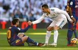 Ronaldo, Messi và những hành động đốn tim fan hâm mộ