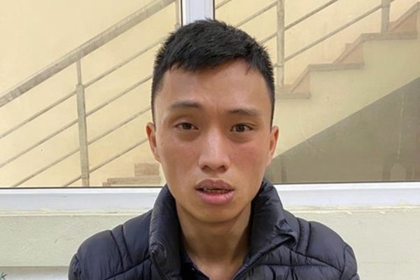 Kẻ sát hại vợ con khóc nức nở xin lỗi mẹ rồi đầu thú