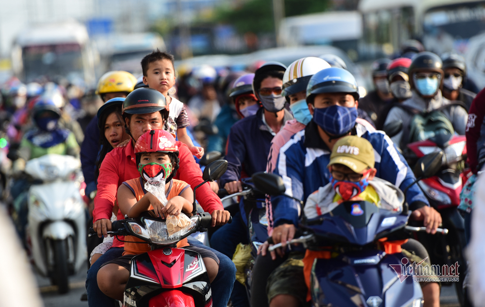 Thủ tướng: Kiên quyết ngăn chặn nguồn Covid-19 xâm nhập từ nước ngoài