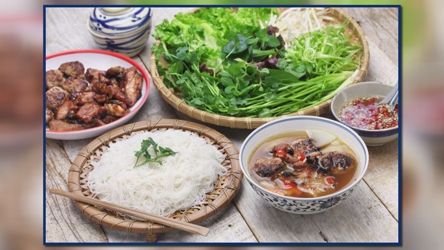 Hanoi’s must-eat street food,bun cha,street food,vietnamese cuisine