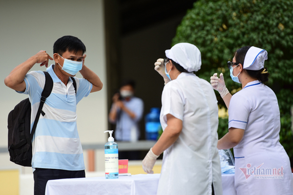 Học sinh đi học lại, bao giờ Việt Nam công bố hết dịch Covid-19?