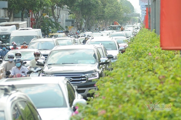 Loạt đường trung tâm Sài Gòn cho ô tô chạy 2 chiều vào ban đêm