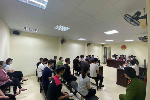 Xử tù nhóm ‘quái xế’ bị bắt dịp cách ly xã hội từ tin báo VietNamNet đăng