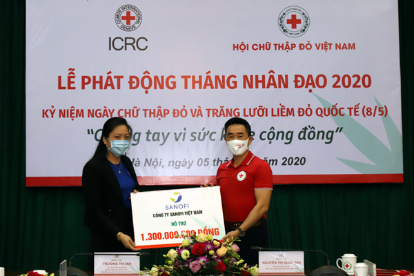 Sanofi Việt Nam ủng hộ 1,3 tỷ đồng phòng chống dịch và khắc phục hạn mặn