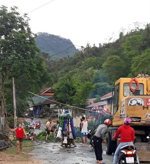 Tornado tears through district in Nghe An, one injured