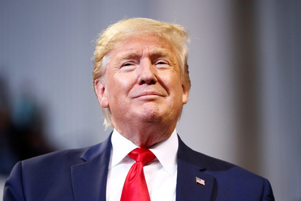 Tổng thống Trump sẵn sàng tặng Việt Nam máy thở điều trị Covid-19