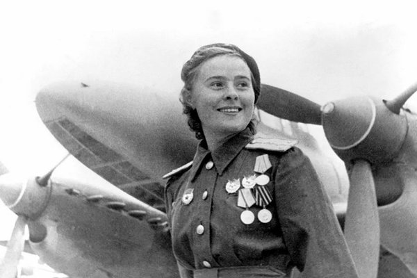 Hình ảnh nữ quân nhân Liên Xô đẹp rạng ngời thời Thế chiến Hai