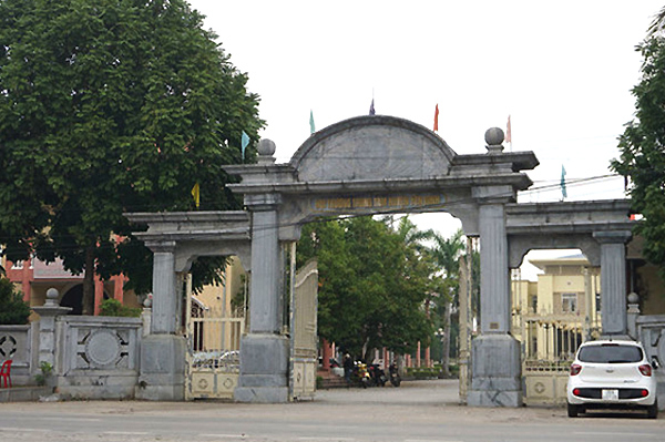 Vay tiền cán bộ chi tiêu, huyện vẫn xin xây tượng đài 20 tỷ