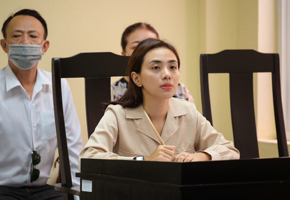 Nữ ca sĩ Miko Lan Trinh và ông bầu Hoàng Vũ ra tòa sau 7 năm