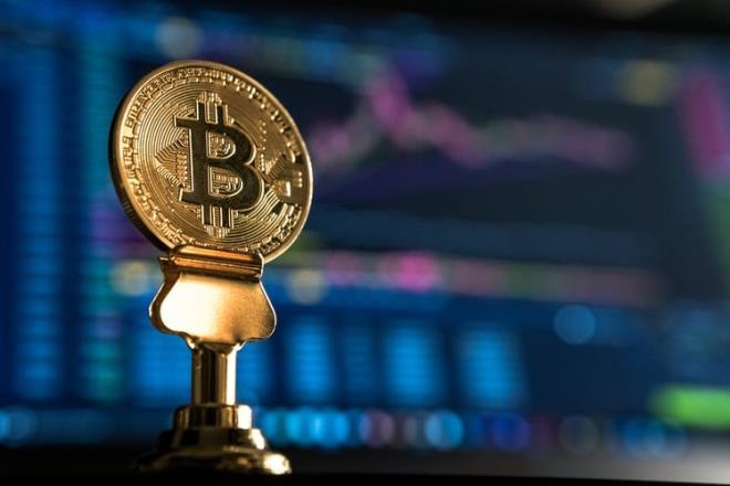 Bitcoin tăng phi mã, sắp chạm ‘đỉnh’ 10.000 USD