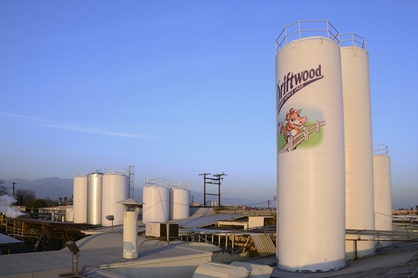 Nhà máy Vinamilk tại Mỹ hỗ trợ 23.000 lít sữa cho người dân khó khăn vì Covid