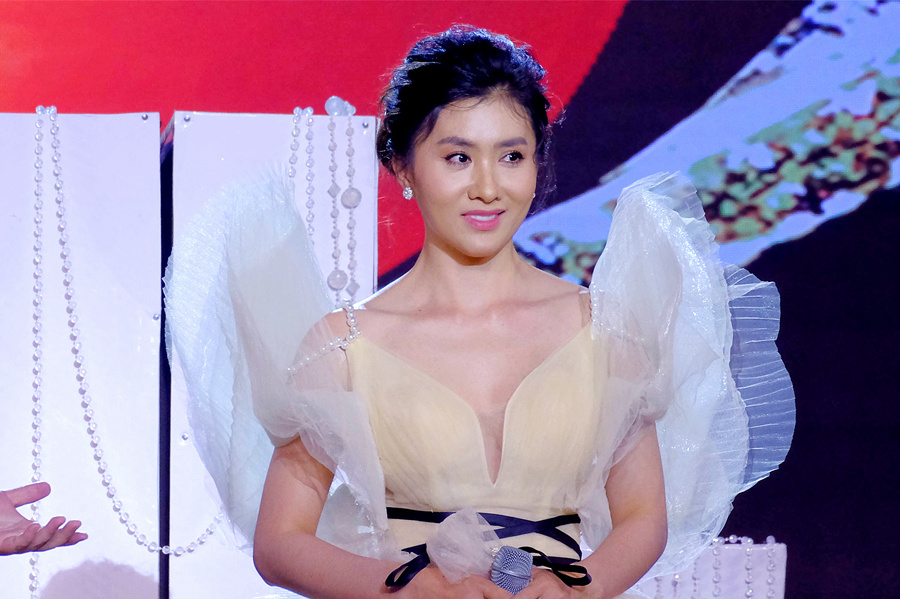 Nguyệt Ánh 'Cổng mặt trời' dừng chân ở 'Tình Bolero' 2020