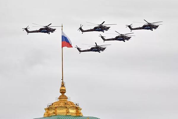 Ngắm màn diễu binh hoành tráng trên không ở Nga mừng ngày Chiến thắng