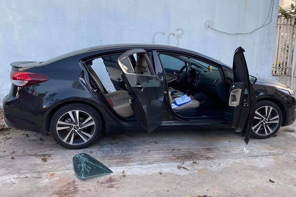 Hàng loạt xế hộp bị đập phá, trộm tài sản ở Đà Nẵng