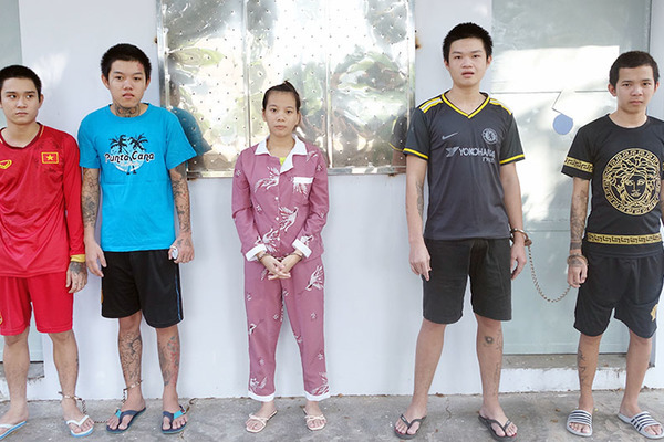 Bắt nhóm bán nhang vòi tiền, đánh du khách ở miếu Bà Chúa Xứ