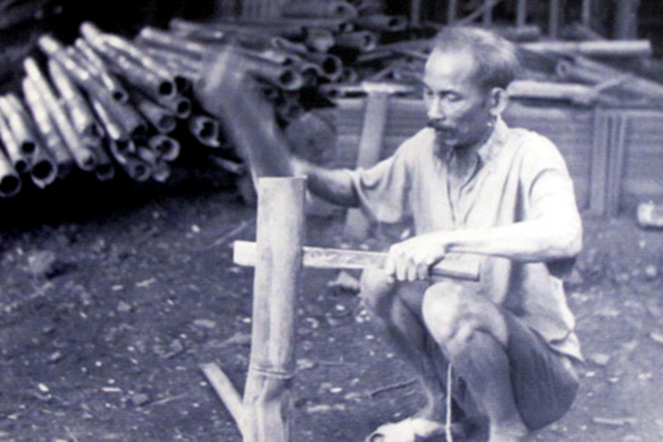 ‘Bác có phải là vua đâu’