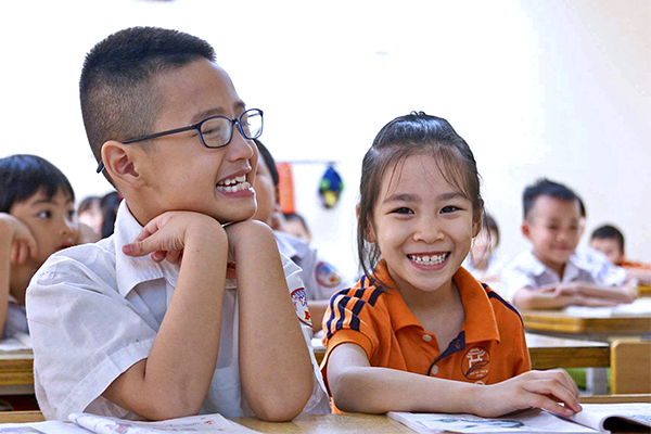 Bé mầm non và tiểu học háo hức trở lại trường