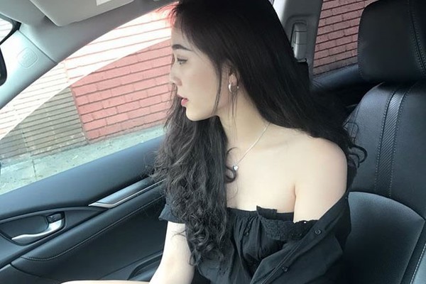 Vẻ đẹp của nữ tiếp viên hàng không vừa được hot boy bóng rổ cầu hôn