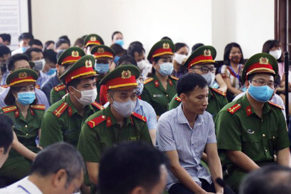 Xét xử vụ gian lận điểm thi ở Hòa Bình, triệu tập cựu Giám đốc sở