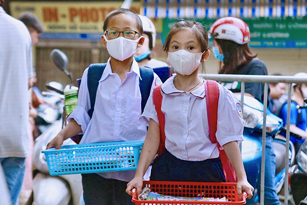 Học trò tiểu học háo hức trở lại trường