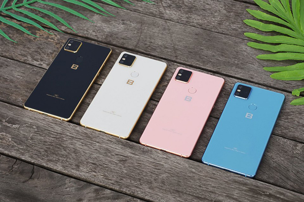 Trên tay BPhone B86: Điện thoại không nút bấm, chống nước, có eSIM