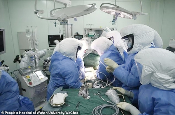 Bệnh nhân Covid-19 thoát chết nhờ ghép phổi ở Trung Quốc