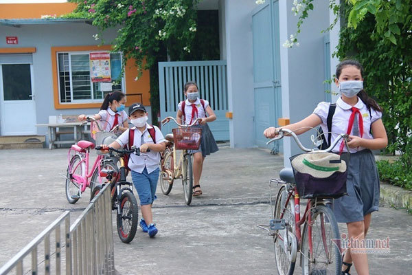 Back to school after longest Tet holiday ever