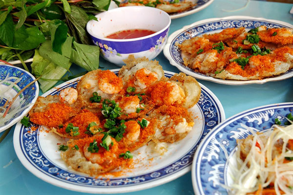 Banh Khot a must-try at Vung Tau Beach