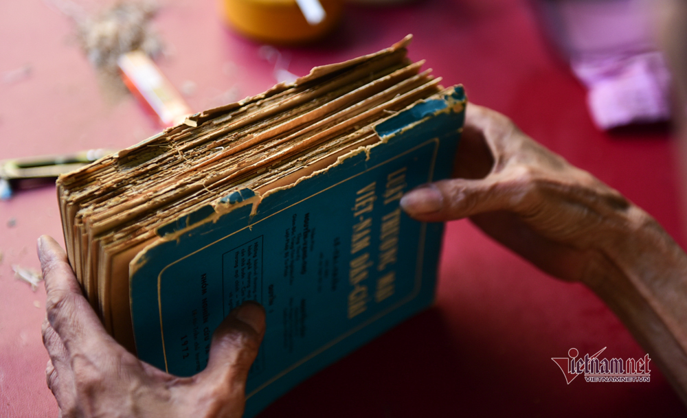 Người phục chế sách cũ cuối cùng ở Sài Gòn