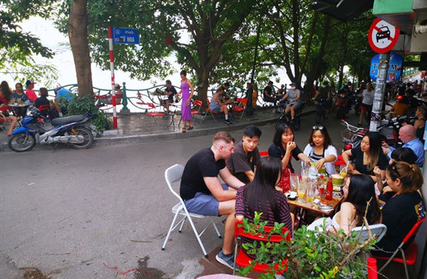 Hanoi relaxes social distancing, but bars and karaoke venues remain closed