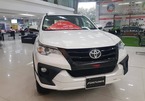 Chiếm ngôi SUV bán chạy nhất, Toyota Fortuner vẫn tụt doanh số thảm hại