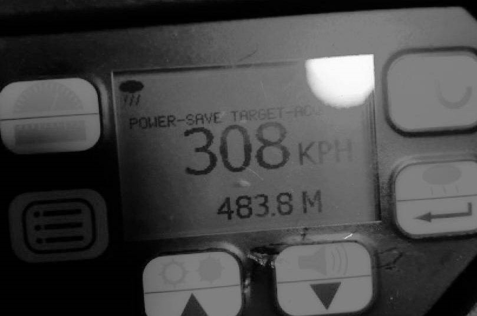 Thanh niên 19 tuổi phóng xe 300 km/h có thể bị ngồi tù 6 tháng, tước bằng lái 2 năm