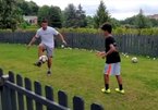 Ronaldo tập luyện cùng con trai chờ ngày tái xuất