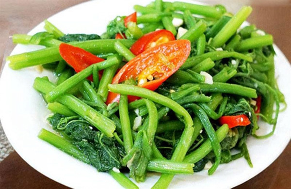 Simple but delicious: stir fried pumpkin buds with garlic