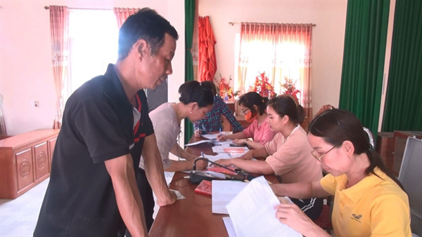 Vietnamese people forego Government support, offer it to those in need