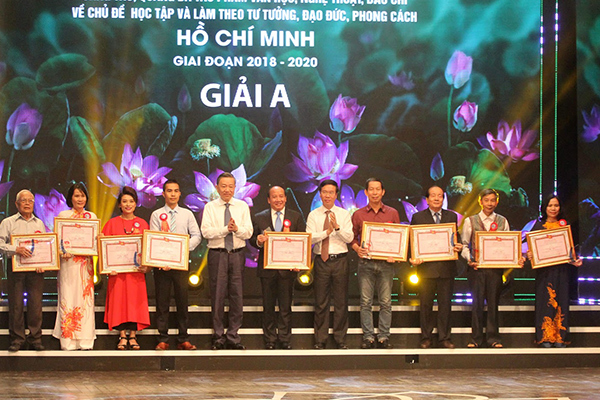 228 tác phẩm đoạt giải sáng tác về học tập tư tưởng Hồ Chí Minh