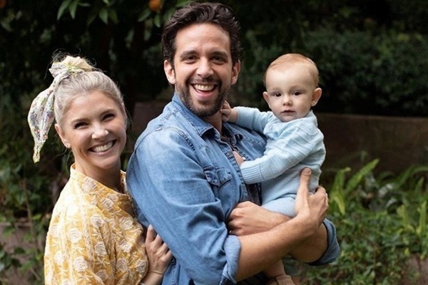 Tài tử Mỹ tỉnh lại sau 1 tháng hôn mê, cưa chân vì Covid-19