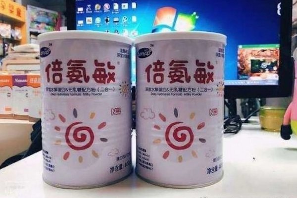 Trung Quốc lại rúng động vì bê bối sữa giả khiến trẻ bị to đầu