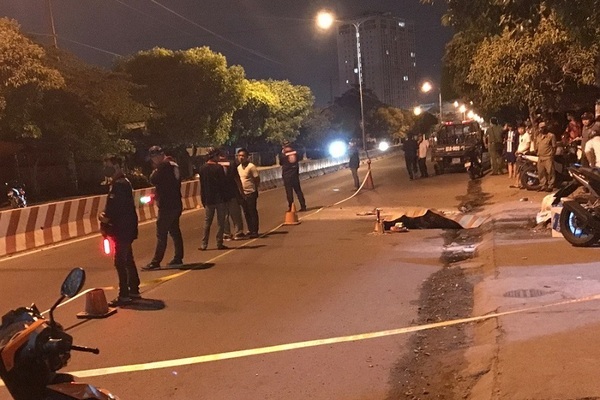 Mua can xăng, người đàn ông tưới thẳng lên người tự thiêu