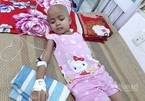 Em bé Khmer trầm cảm do ung thư, mẹ sợ hãi bập bõm tiếng Việt cầu cứu