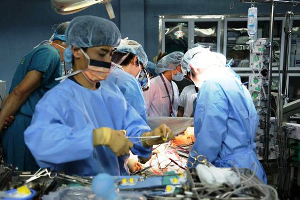 30 người xin hiến phổi cho phi công Anh, Bộ Y tế đang tìm nguồn tài trợ