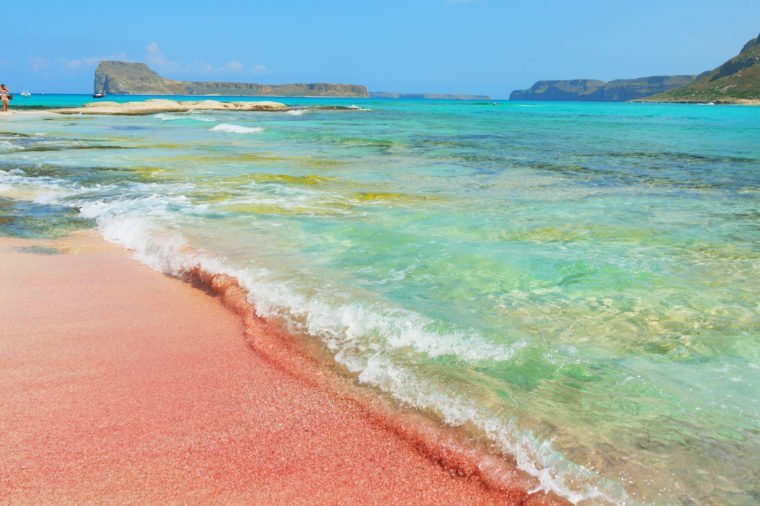 Những bãi biển màu hồng dành cho du khách ưa lãng mạn