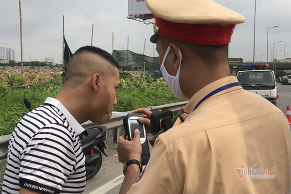 Ngày đầu tổng kiểm soát các phương tiện, xử nặng vi phạm nồng độ cồn