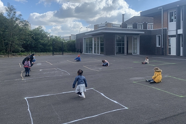 Cách trường mầm non Pháp đảm bảo an toàn cho trẻ gây bức xúc