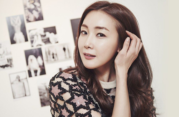 ‘Người đẹp khóc’ Choi Ji Woo sinh con đầu lòng ở tuổi 45