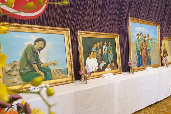 Hoạ sĩ Thái Hoà triển lãm 100 bức tranh vẽ Bác Hồ trong 5 năm