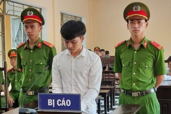 7 năm tù cho gã chồng cắt cổ vợ vì đòi ly hôn ở Quảng Nam