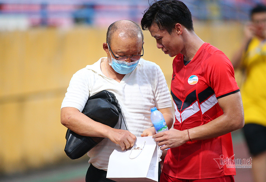 Quế Ngọc Hải báo tin vui HLV Park Hang Seo