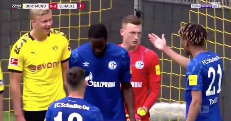 Haaland bị khiêu khích tục tĩu, vẫn bản lĩnh xé lưới Schalke